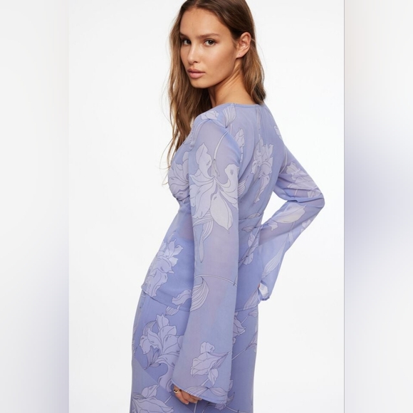 Dynamite Sheer Blouse Flyaway Top - Picture 6 of 7